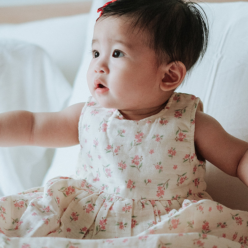 baby elsie wearing purebaby organic armeria bow dress organic cotton baby clothes