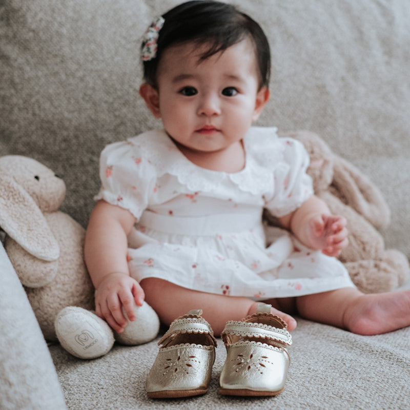 baby elsie wearing purebaby organic mary jane gold pre-walker baby shoes