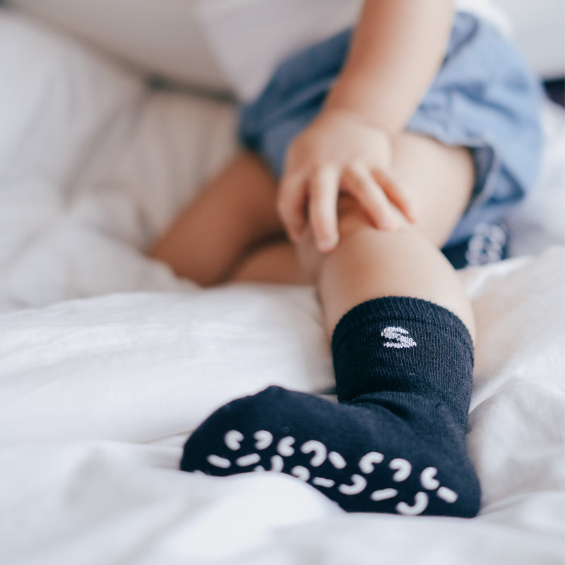 stuckies anti slip baby sock black